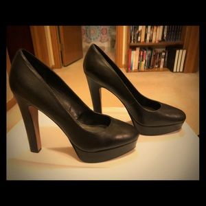 Aldo black leather pumps Size 11, classy shoe!
